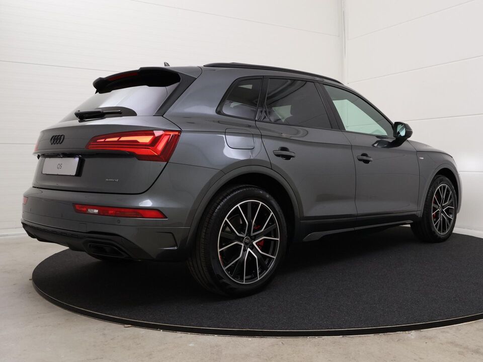 Audi Q5 S edition Competition 50 TFSIe 220 kW / 299 pk