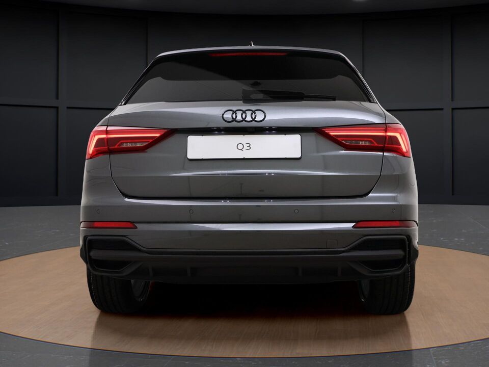 Audi Q3 S edition Competition 35 TFSI 110 kW / 150 pk