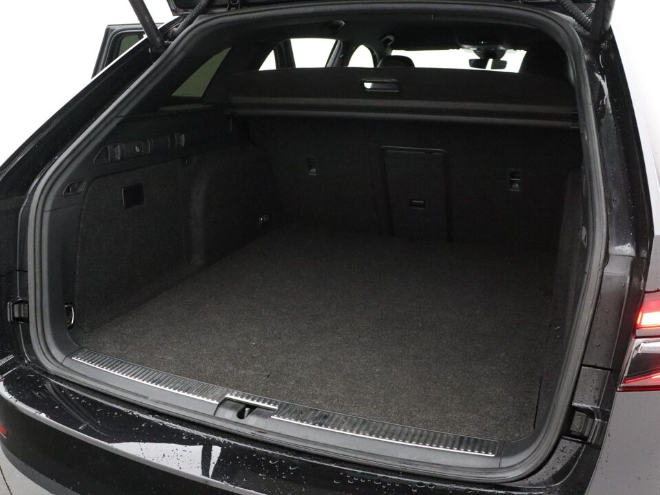 Škoda Superb Combi 1.4 TSI iV Sportline Business