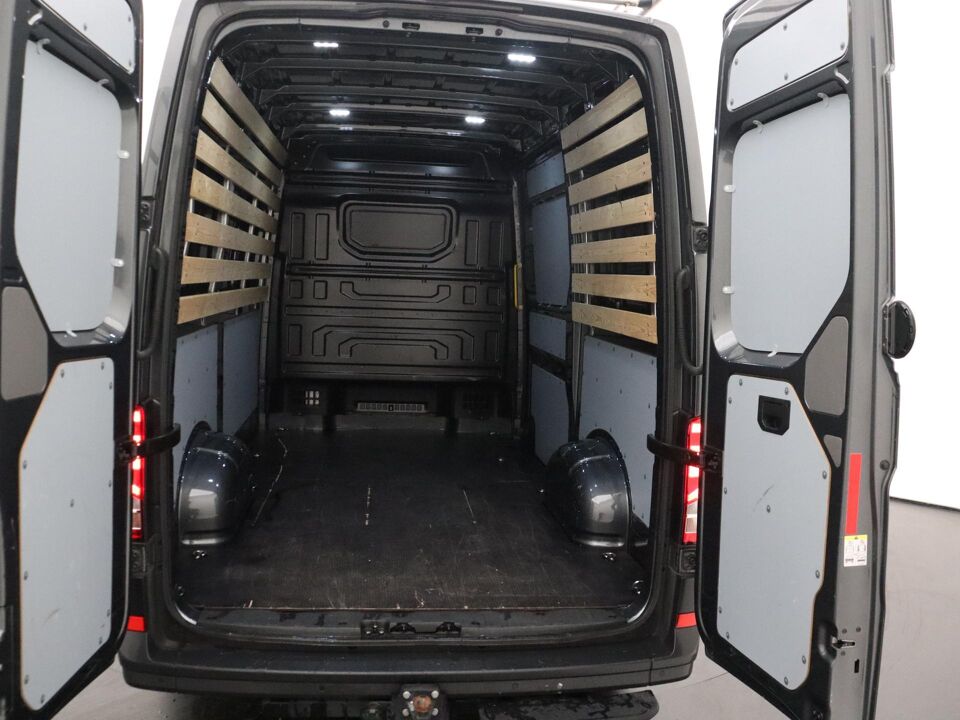 VW-Bedrijfswagens Crafter 30 2.0 140 PK TDI L3H3 Highline