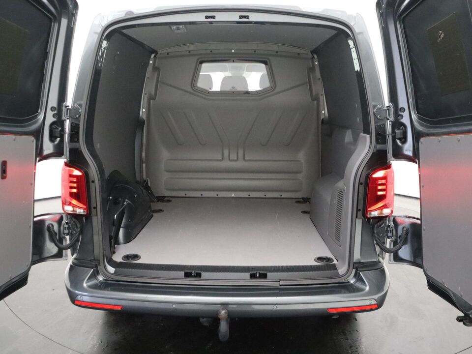 VW-Bedrijfswagens Transporter 2.0 TDI 150 PK DSG L2H1 32 DC Highline