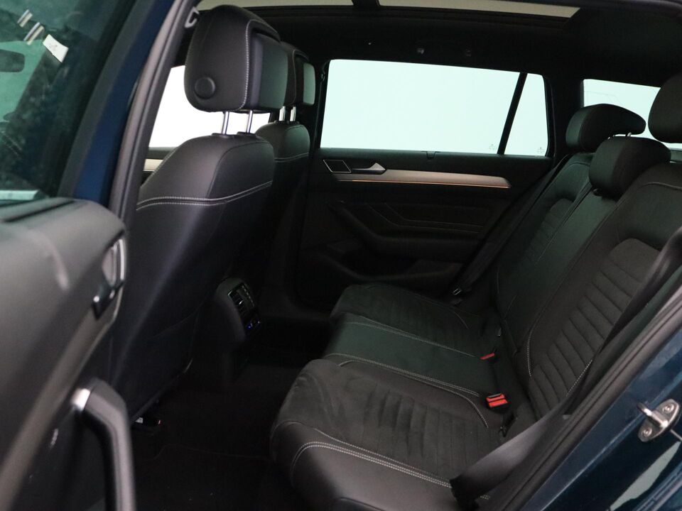 Volkswagen Passat Variant 1.5 TSI R-Line Business +