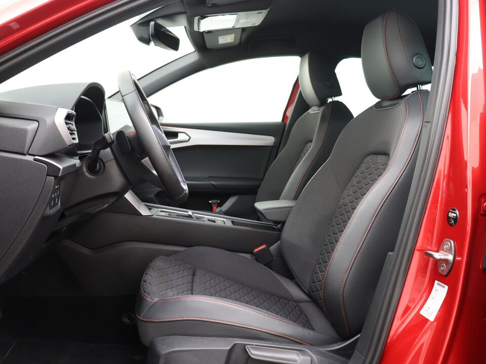SEAT Leon 1.5 eTSI 150 PK DSG FR Launch Edition