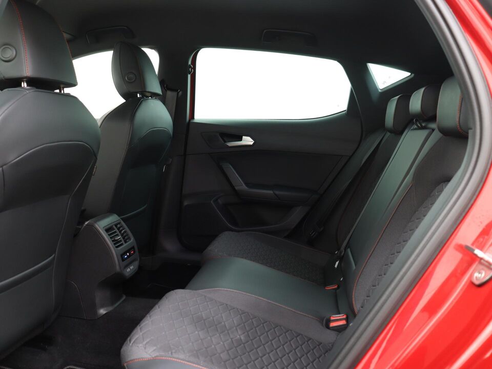 SEAT Leon 1.5 eTSI 150 PK DSG FR Launch Edition