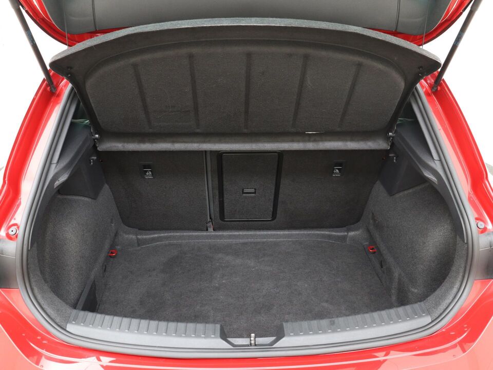SEAT Leon 1.5 eTSI 150 PK DSG FR Launch Edition