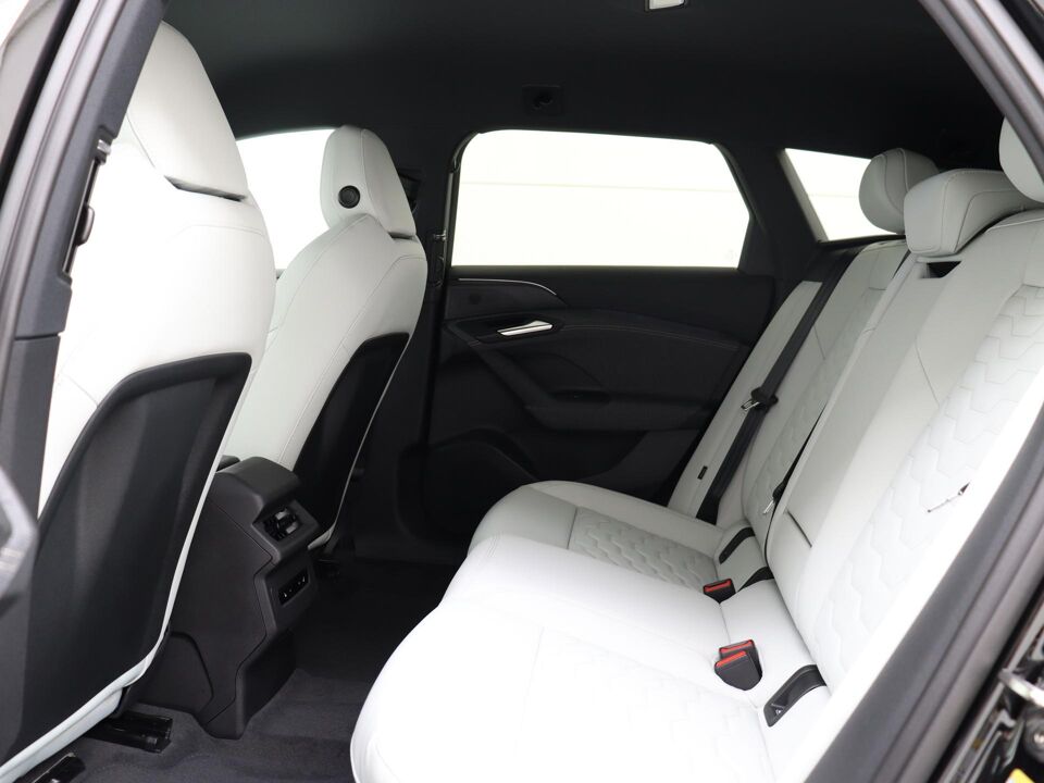 Audi A6 Avant e-tron S edition 100kWh 270 kW / 367 PK