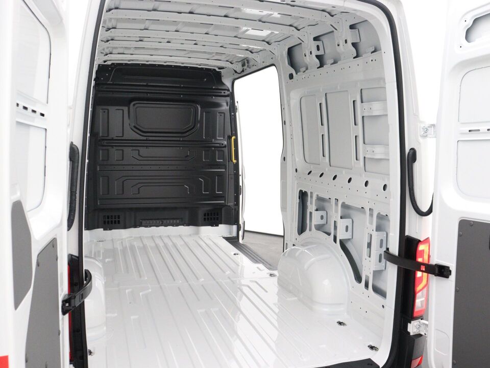 VW-Bedrijfswagens Crafter Trendline L3H3 2.0 TDI 103 kW / 140 pk