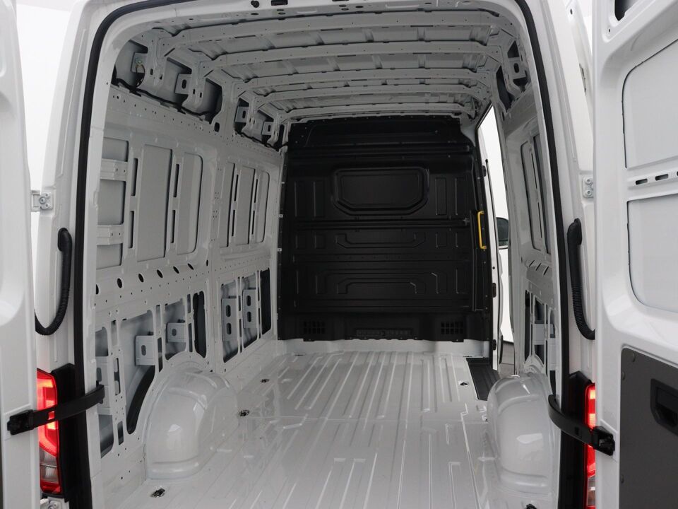 VW-Bedrijfswagens Crafter Trendline L3H3 2.0 TDI 103 kW / 140 pk