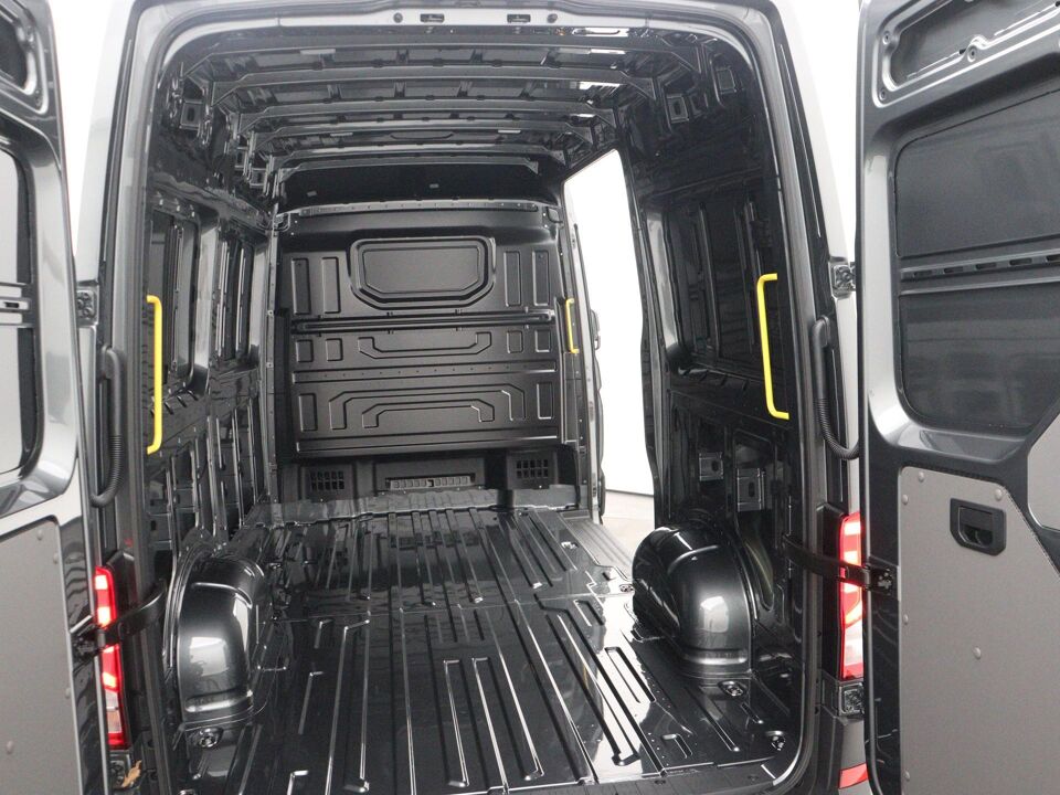 VW-Bedrijfswagens Crafter Highline L3H3 2.0 TDI 130 kW / 177 pk