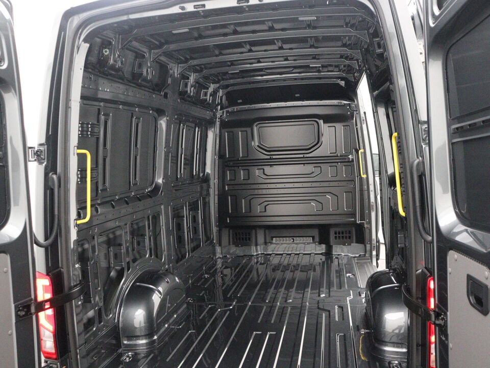 VW-Bedrijfswagens Crafter Highline L3H3 2.0 TDI 130 kW / 177 pk