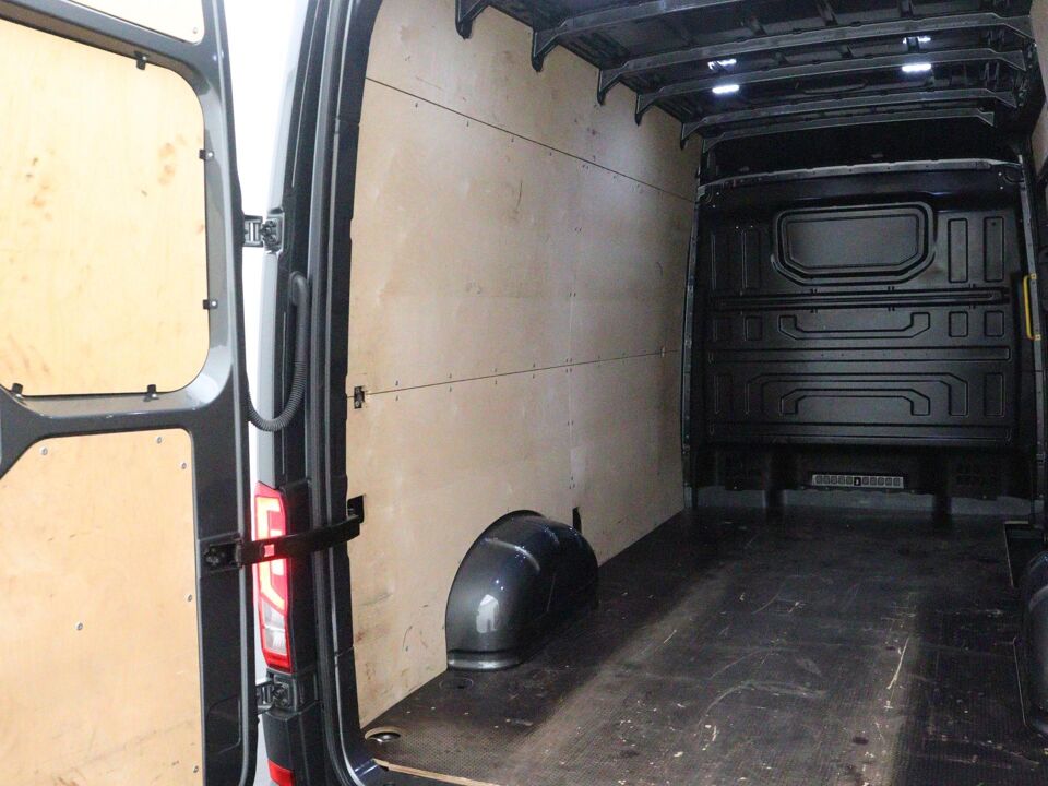 VW-Bedrijfswagens Crafter 35 2.0 TDI 177 Pk Aut. L3H3 Highline