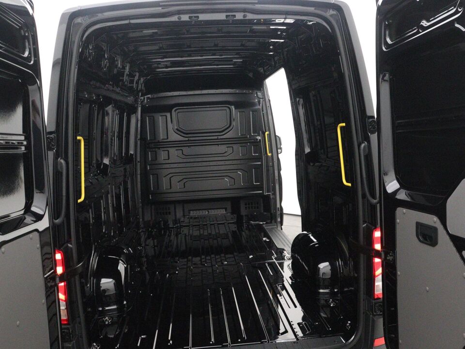 VW-Bedrijfswagens Crafter Highline L3H3 2.0 TDI 103 kW / 140 pk