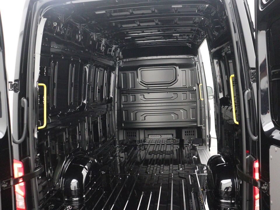 VW-Bedrijfswagens Crafter Highline L3H3 2.0 TDI 103 kW / 140 pk