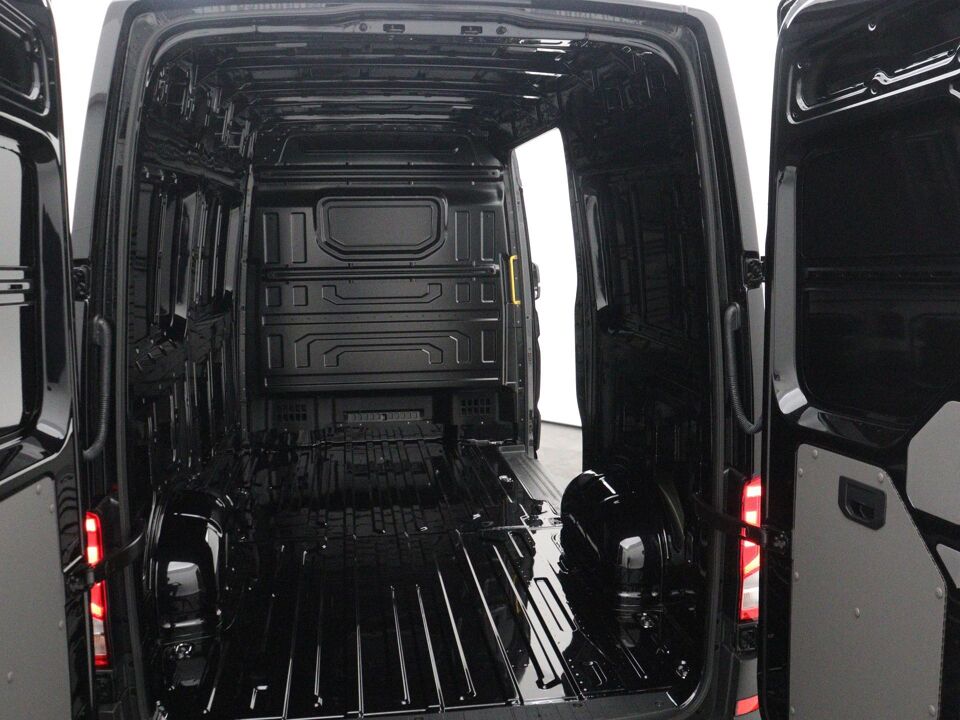 VW-Bedrijfswagens Crafter Highline L3H3 2.0 TDI 103 kW / 140 pk