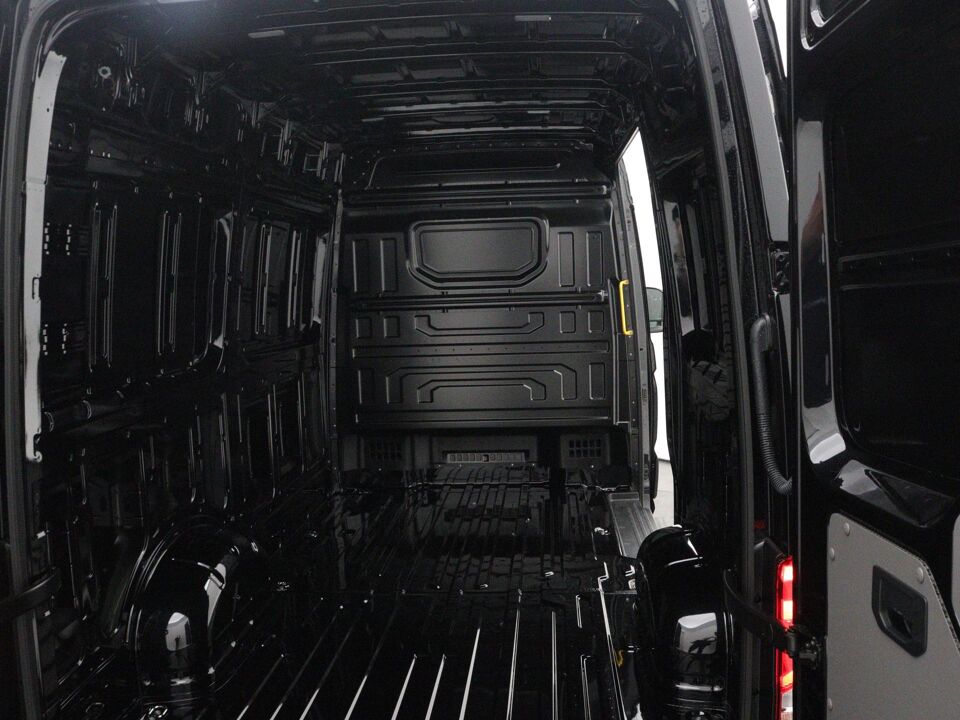 VW-Bedrijfswagens Crafter Highline L3H3 2.0 TDI 103 kW / 140 pk