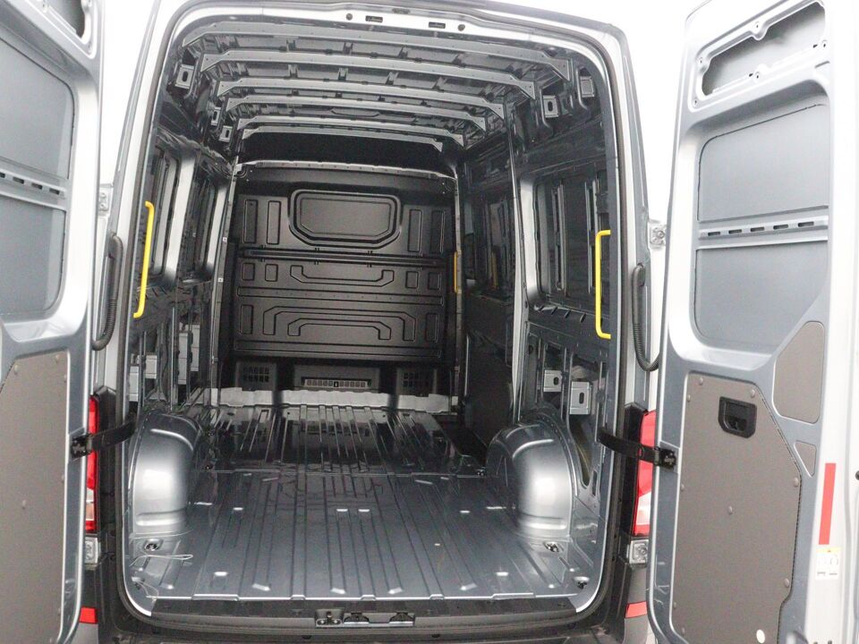 VW-Bedrijfswagens Crafter Highline L3H3 2.0 TDI 103 kW / 140 pk