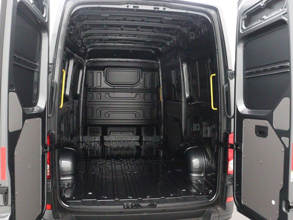 VW-Bedrijfswagens Crafter Highline L3H3 2.0 TDI 130 kW / 177 pk