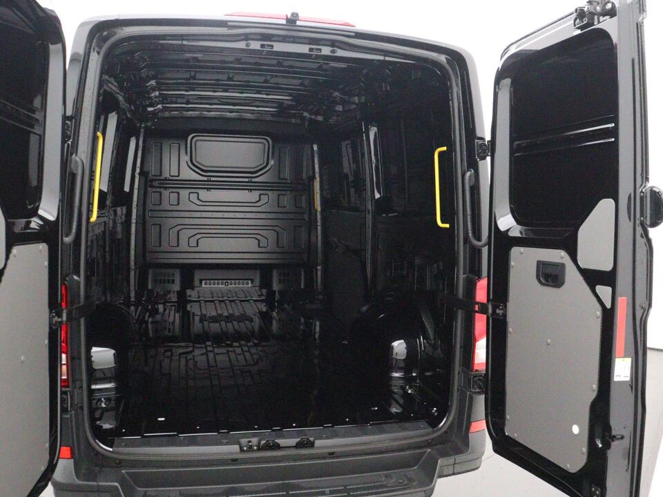 VW-Bedrijfswagens Crafter Highline L3H2 2.0 TDI 103 kW / 140 pk