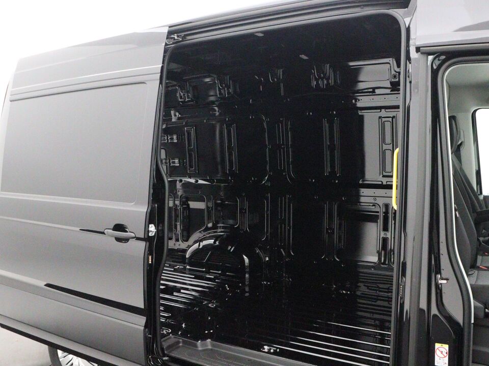 VW-Bedrijfswagens Crafter Highline L3H3 2.0 TDI 103 kW / 140 pk