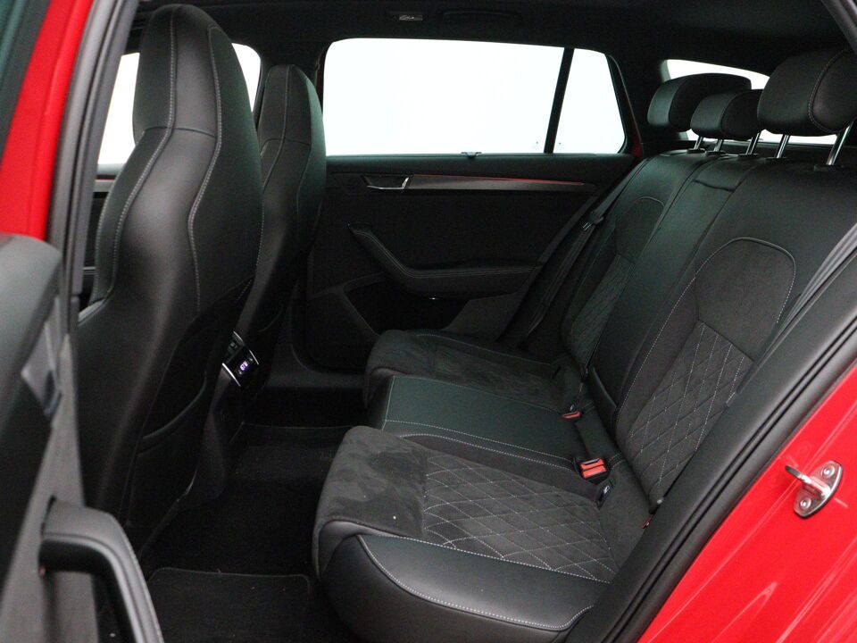 Škoda Superb Combi 1.4 TSI iV Sportline Business