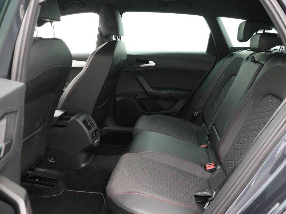 SEAT Leon Sportstourer 1.5 eTSI FR Launch Edition