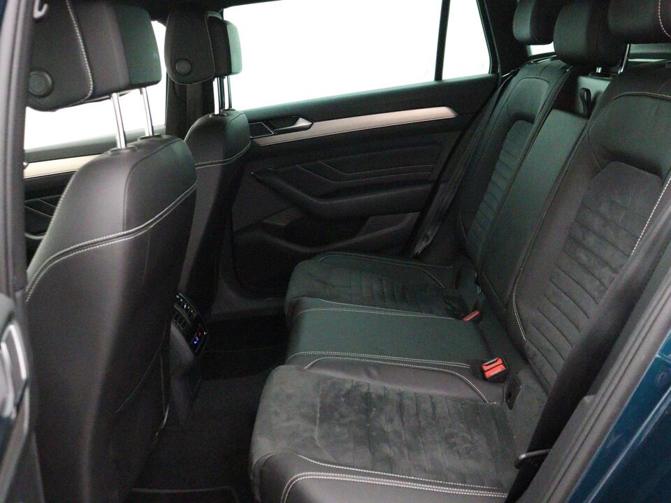 Volkswagen Passat Variant 1.5 TSI R-Line Business +