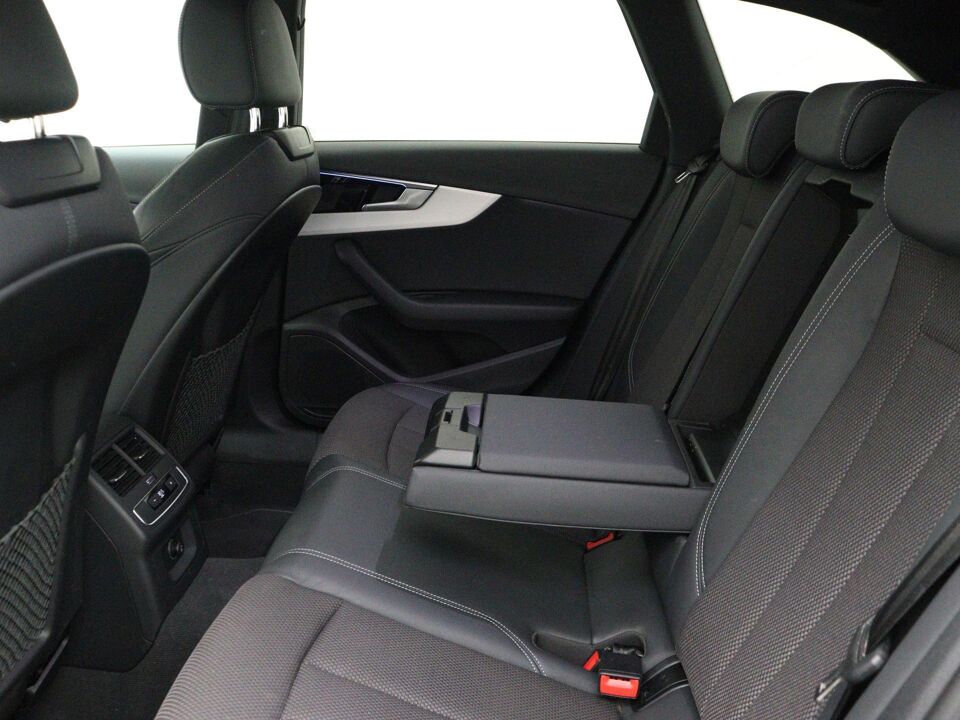 Audi A4 Avant 35 TFSI S edition Competition