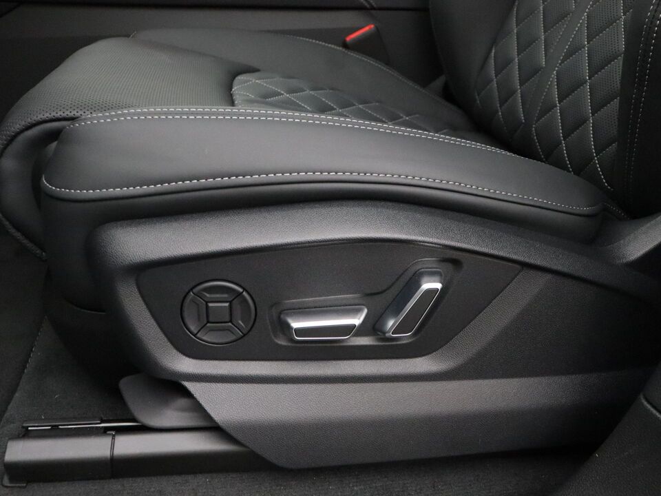 Audi Q8 Pro Line S 55 TFSI e 290 kW / 394 PK SUV 8 versn.