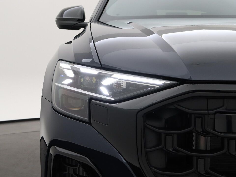 Audi Q8 Pro Line S 55 TFSI e 290 kW / 394 PK SUV 8 versn.