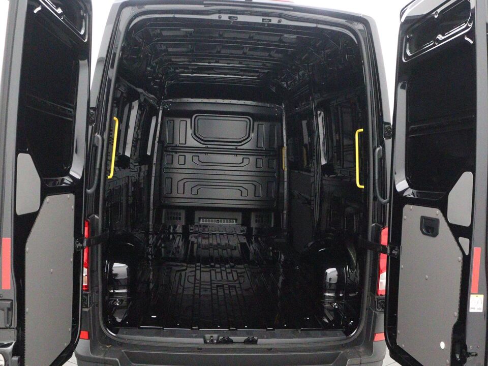 VW-Bedrijfswagens Crafter Highline L3H3 2.0 TDI 130 kW / 177 pk