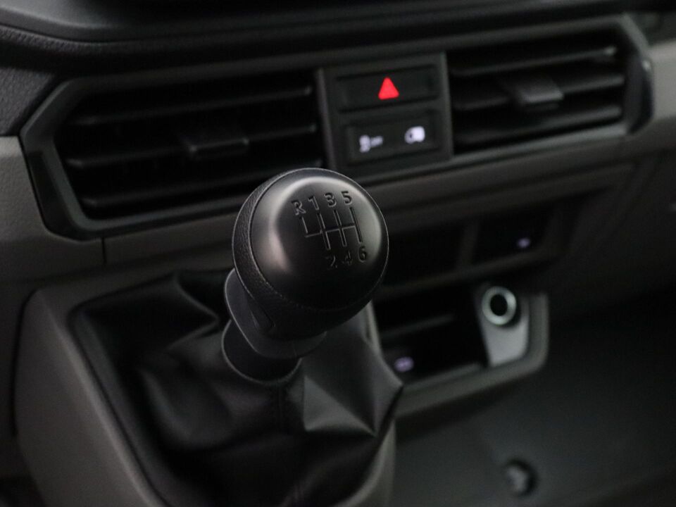 VW-Bedrijfswagens Crafter Highline L3H3 2.0 TDI 103 kW / 140 pk