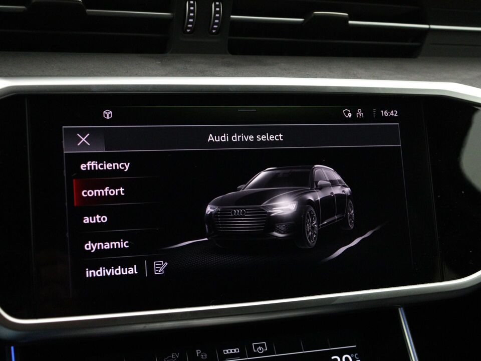 Audi A6 Avant S edition Competition 50 TFSI e 220 kW / 299 pk