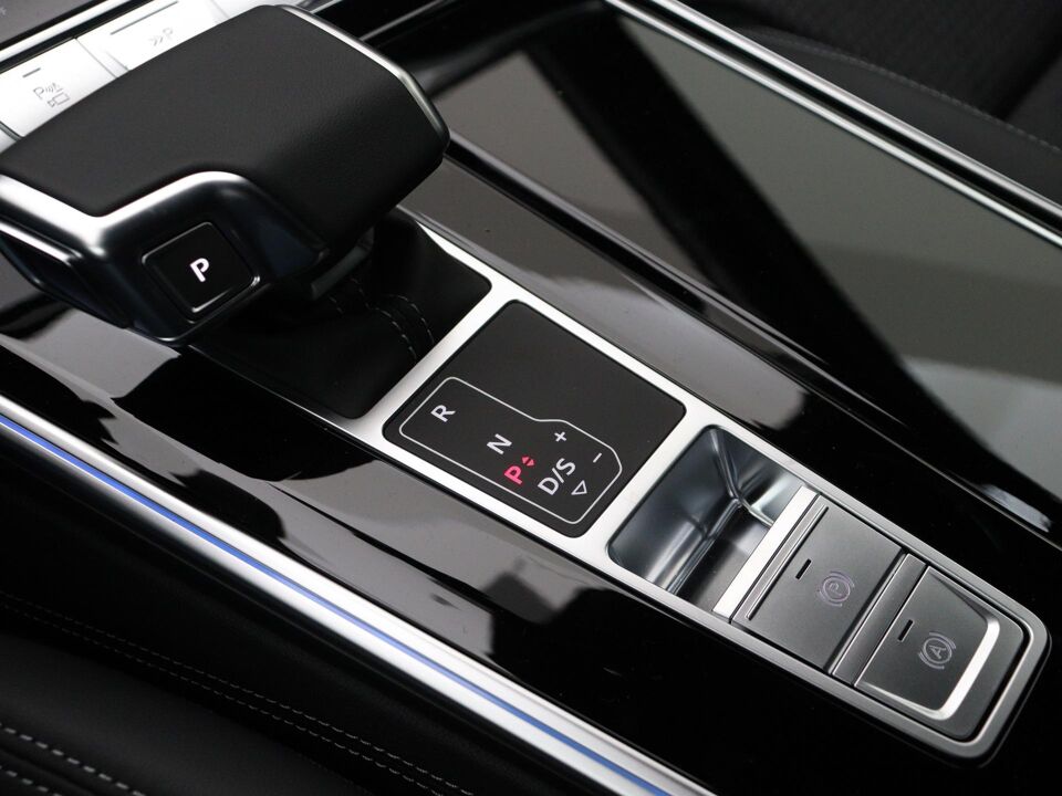 Audi A6 Avant S edition Competition 50 TFSI e 220 kW / 299 pk