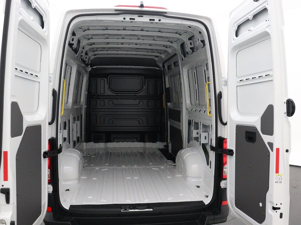 VW-Bedrijfswagens Crafter Highline L3H3 2.0 TDI 103 kW / 140 pk