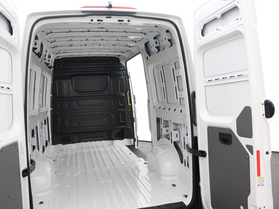 VW-Bedrijfswagens Crafter Trendline L3H3 2.0 TDI 103 kW / 140 pk
