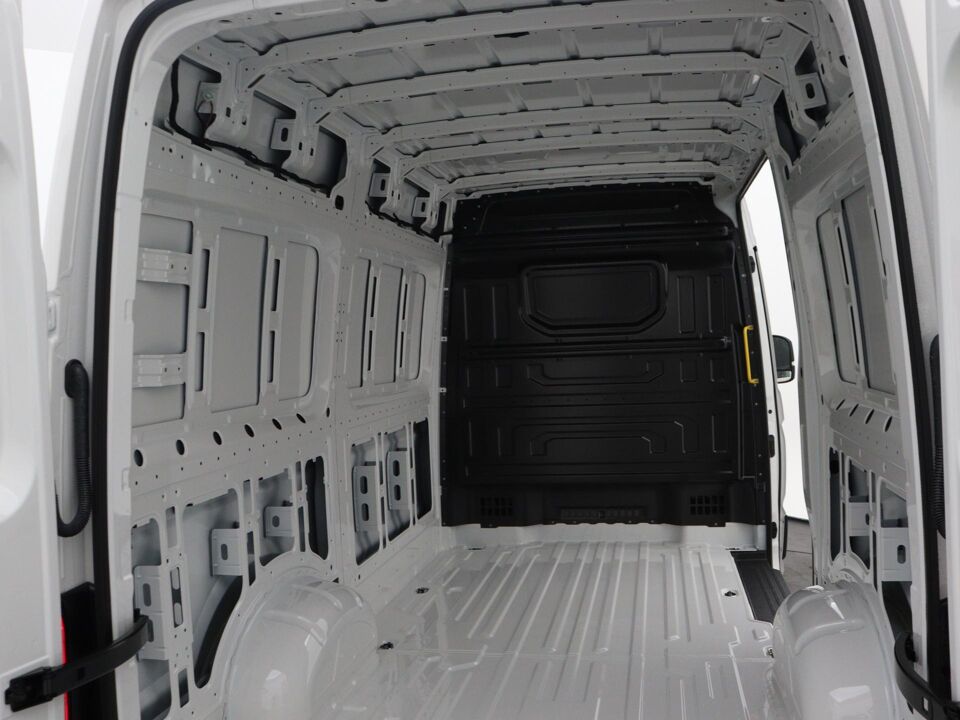 VW-Bedrijfswagens Crafter Trendline L3H3 2.0 TDI 103 kW / 140 pk