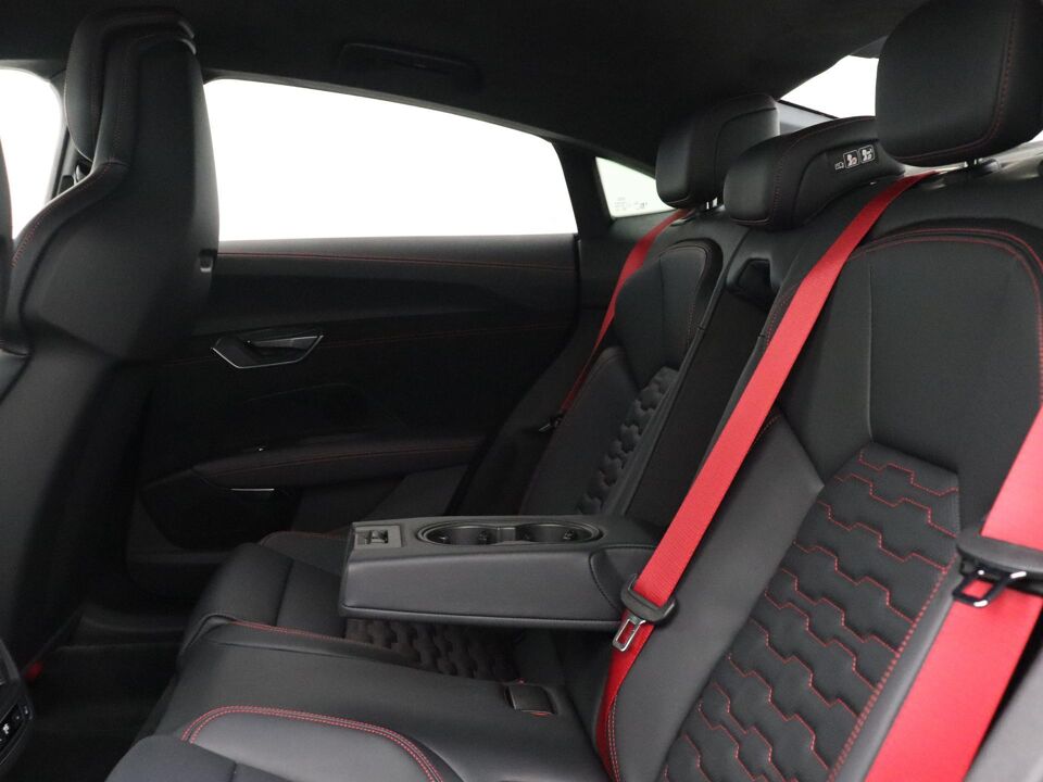Audi RS e-tron GT Performance 550kW/748pk