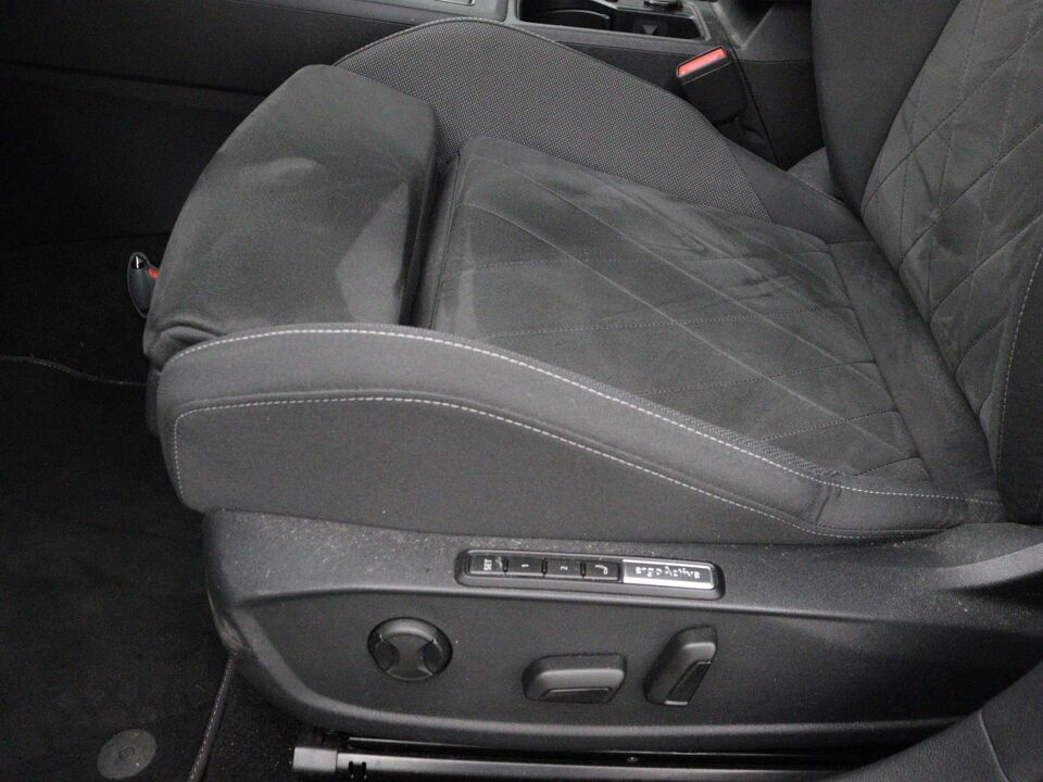 Volkswagen Golf 1.0 TSI Life Business