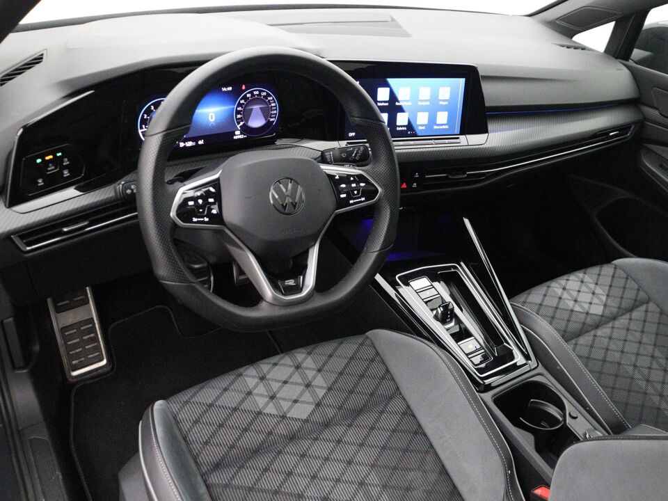 Volkswagen Golf 1.5 eTSI R-Line