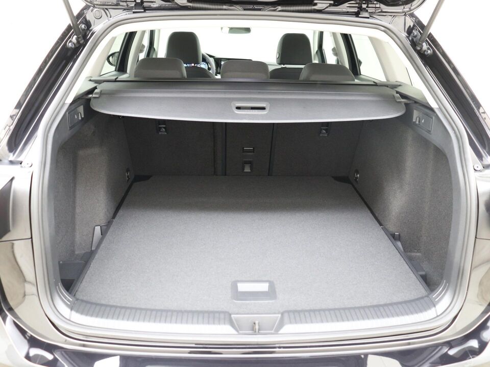 Volkswagen GOLF Variant 1.5 eTSI DSG Life