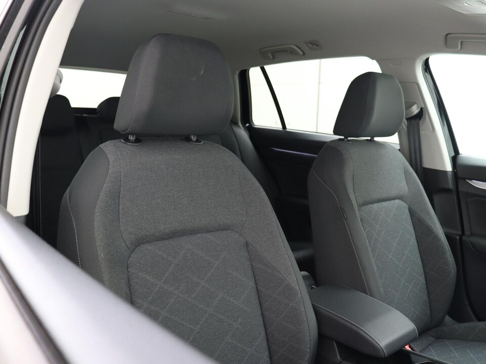 Volkswagen GOLF Variant 1.5 eTSI DSG Life