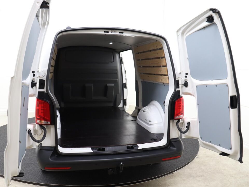VW-Bedrijfswagens Transporter 2.0 TDI 110 PK L2H1 28 Economy Business