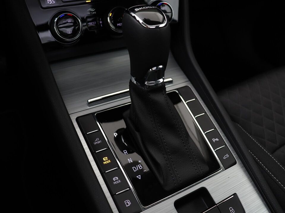Škoda Superb Combi 1.4 TSI 218 PK iV Business Edition