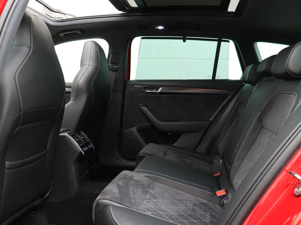 Škoda Superb Combi 1.4 TSI iV Sportline Business