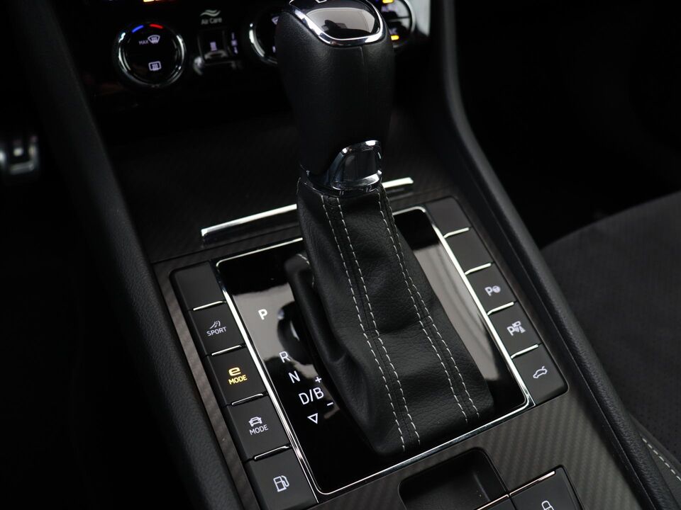 Škoda Superb Combi 1.4 TSI iV Sportline Business