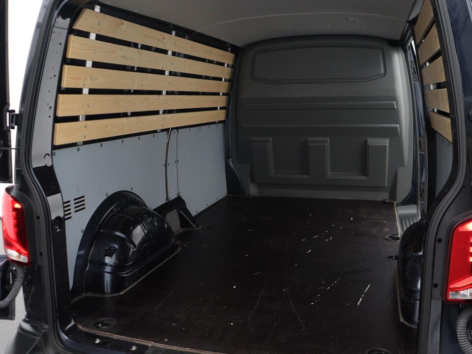 VW-Bedrijfswagens Transporter 2.0 TDI 110 PK L2H1 28 Comfortline