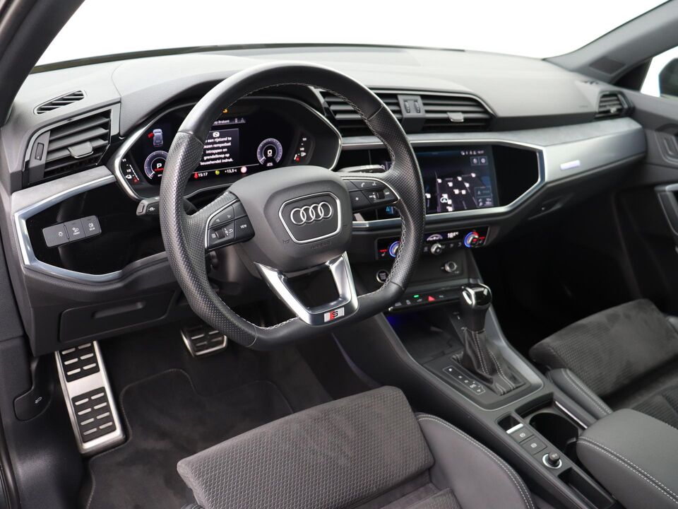 Audi Q3 45 TFSI e S edition