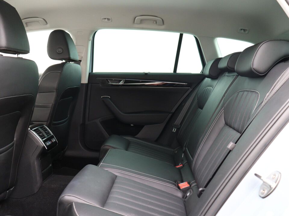 Škoda Superb Combi 1.4 TSI iV Laurin & Klement