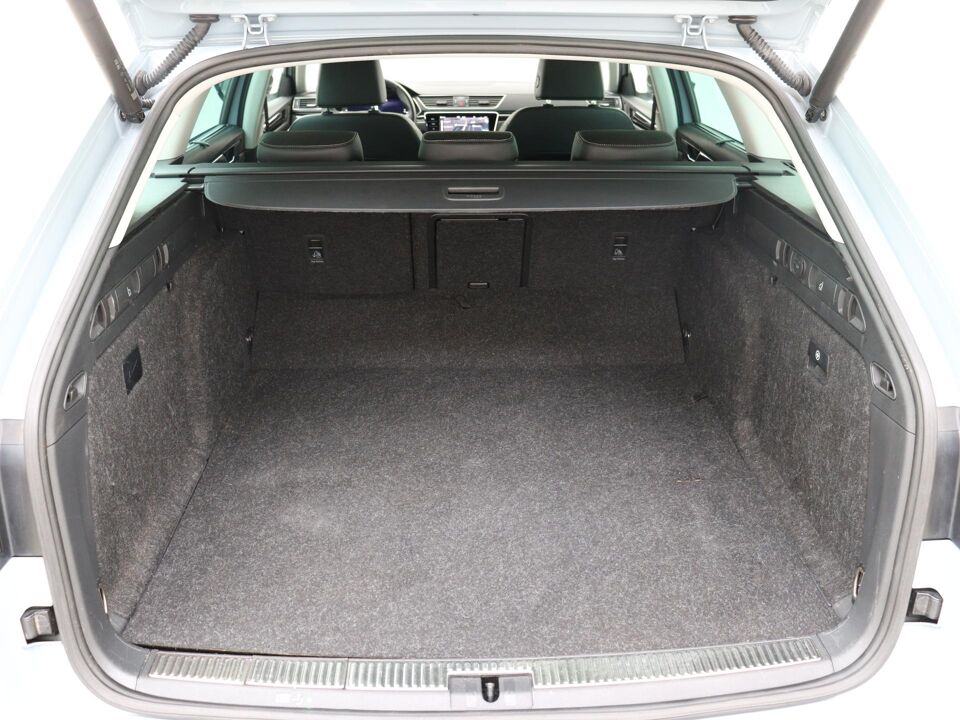 Škoda Superb Combi 1.4 TSI iV Laurin & Klement