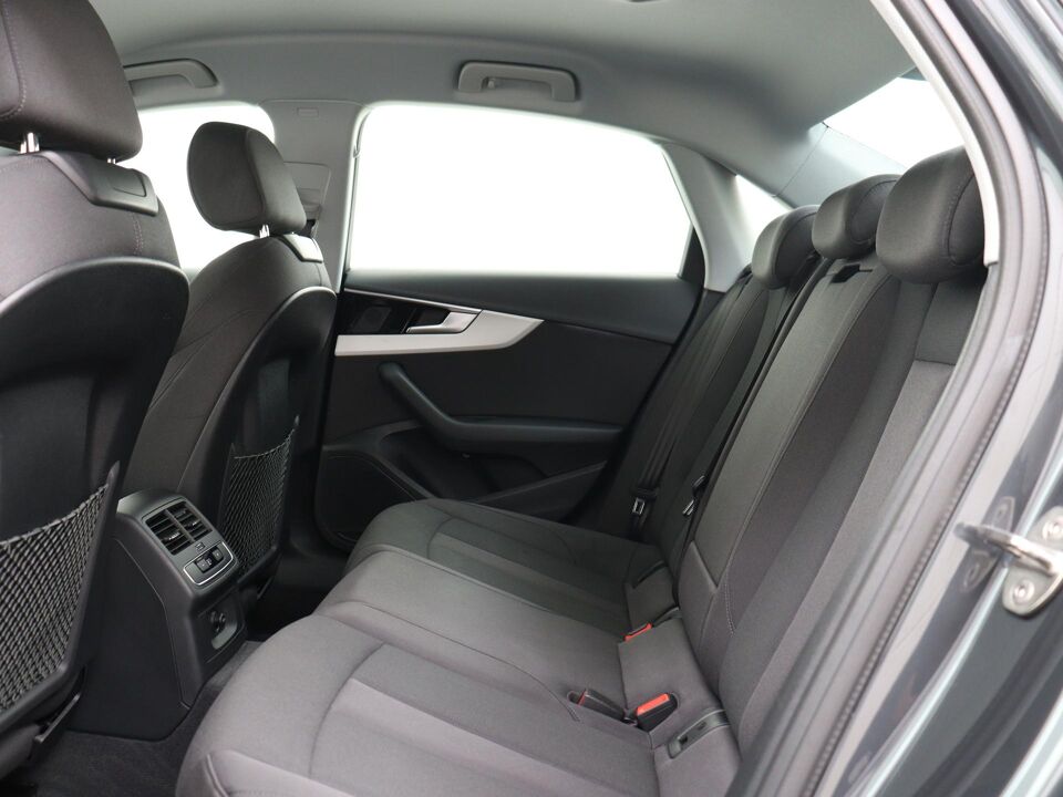 Audi A4 Limousine 35 TFSI 150 PK Business Edition